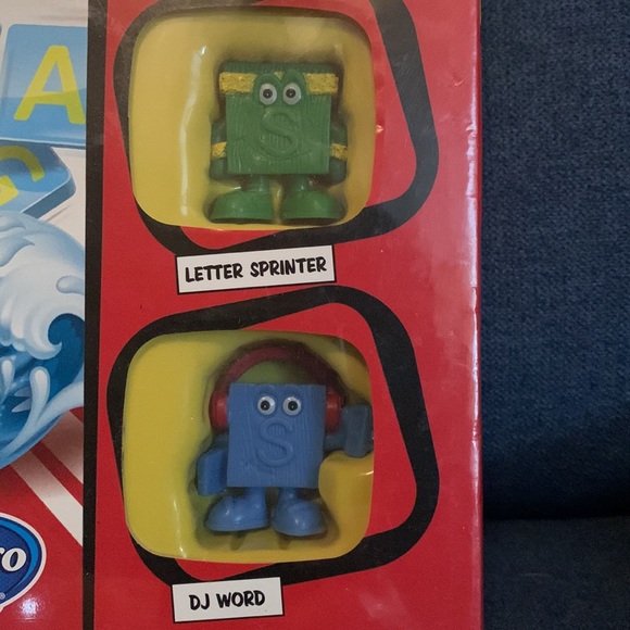 SCRABBLE JR. - BRAND NEW/Sealed in plastic - Picture 2 of 5